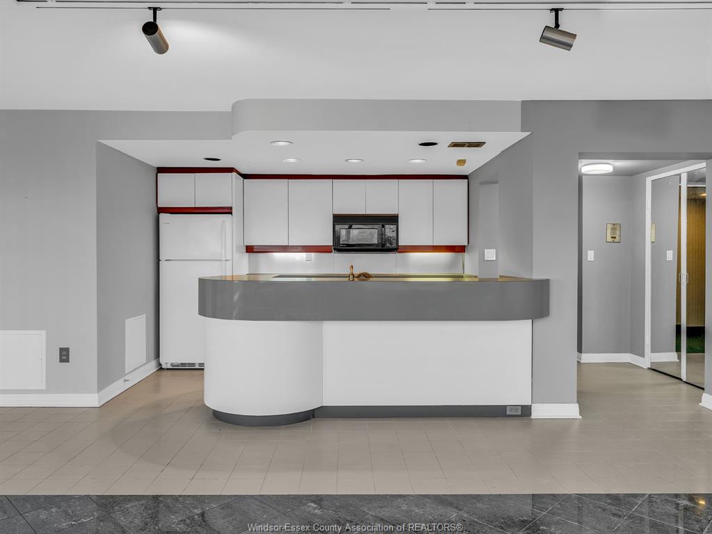 602-2144 Pelissier, Windsor, ON