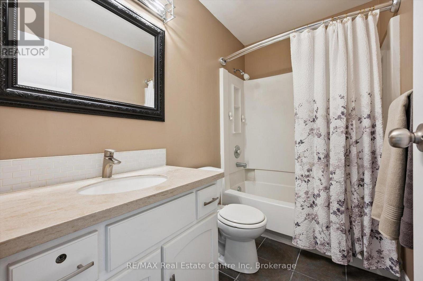 204 - 200 Woolwich Street, Guelph (Downtown), ON - Indoor Photo Showing Bathroom