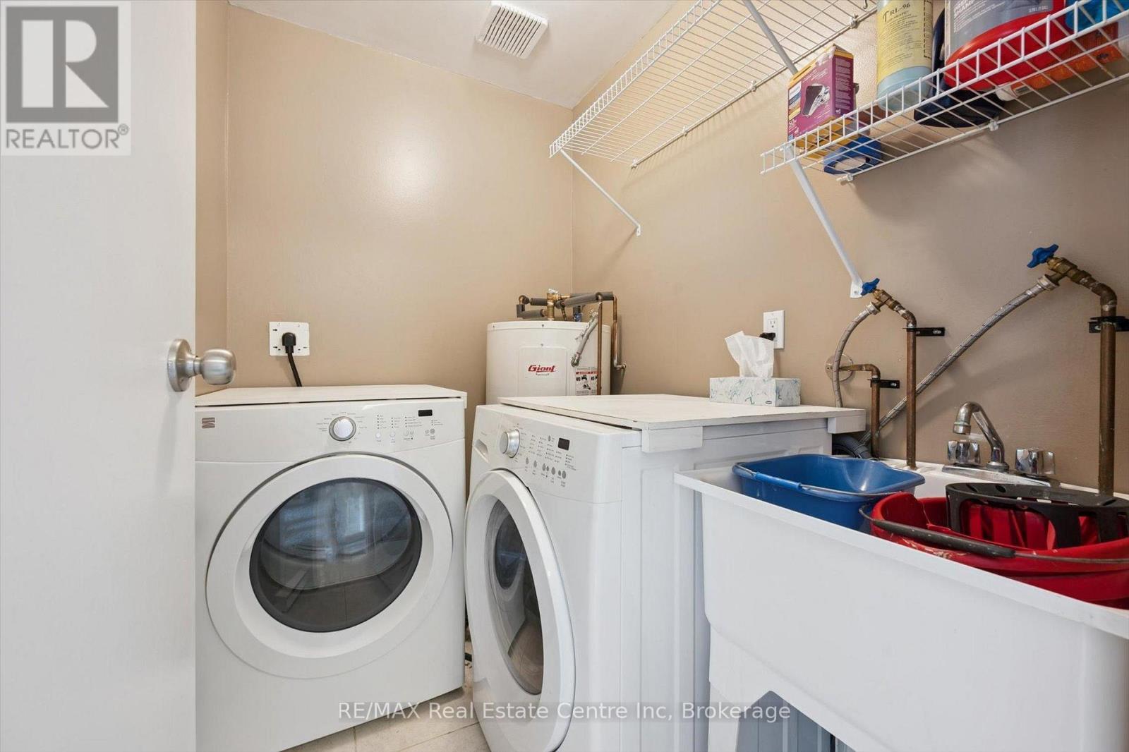204 - 200 Woolwich Street, Guelph (Downtown), ON - Indoor Photo Showing Laundry Room