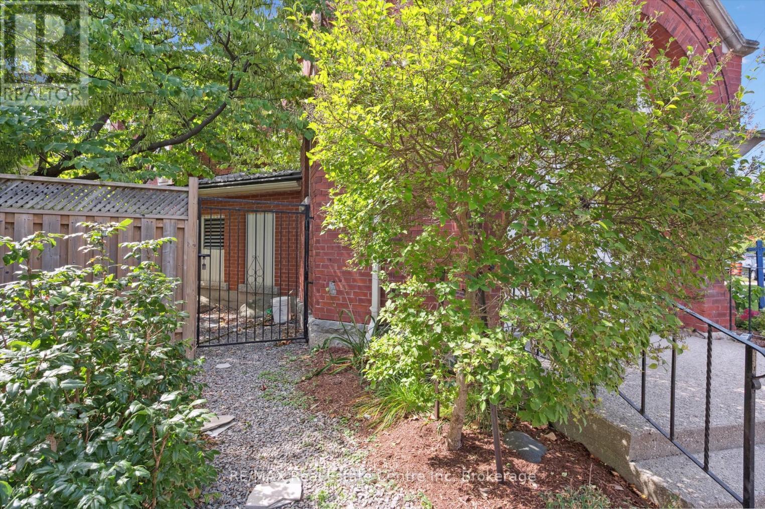 204 - 200 Woolwich Street, Guelph (Downtown), ON - Outdoor