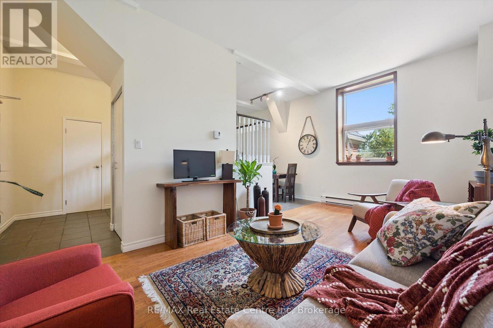204 - 200 Woolwich Street, Guelph (Downtown), ON - Indoor Photo Showing Living Room