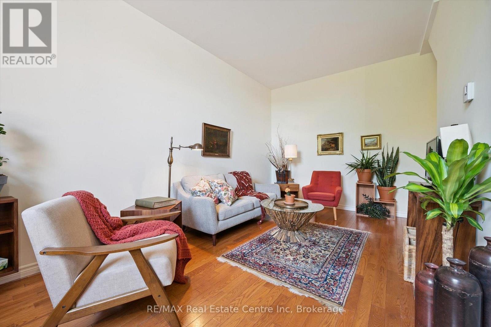 204 - 200 Woolwich Street, Guelph (Downtown), ON - Indoor Photo Showing Living Room