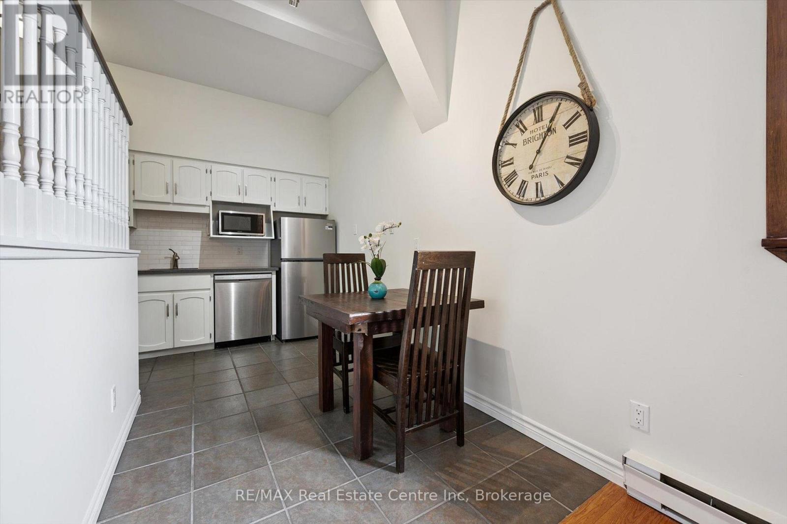 204 - 200 Woolwich Street, Guelph (Downtown), ON - Indoor