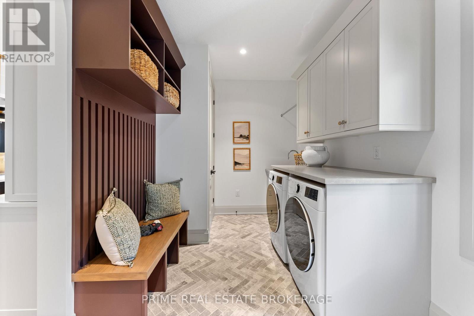 78 Optimist Drive, Southwold, ON - Indoor Photo Showing Laundry Room