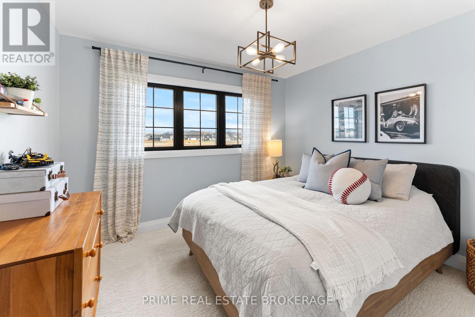 78 Optimist Drive, Southwold, ON - Indoor Photo Showing Bedroom