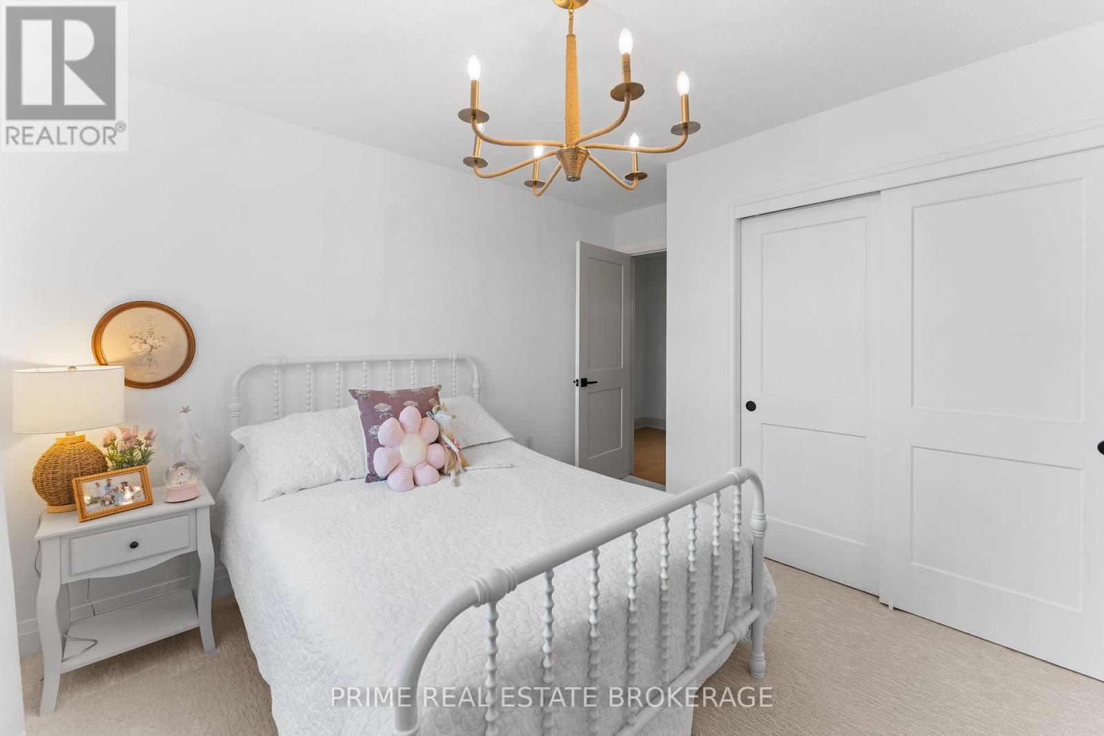 78 Optimist Drive, Southwold, ON - Indoor Photo Showing Bedroom