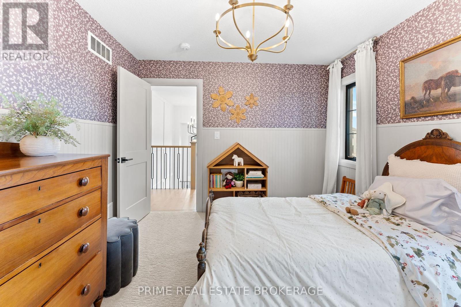 78 Optimist Drive, Southwold, ON - Indoor Photo Showing Bedroom