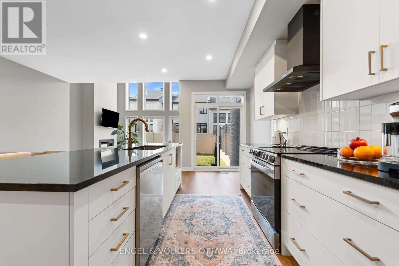 517 Cobra Crescent, Ottawa, ON - Indoor Photo Showing Kitchen With Upgraded Kitchen