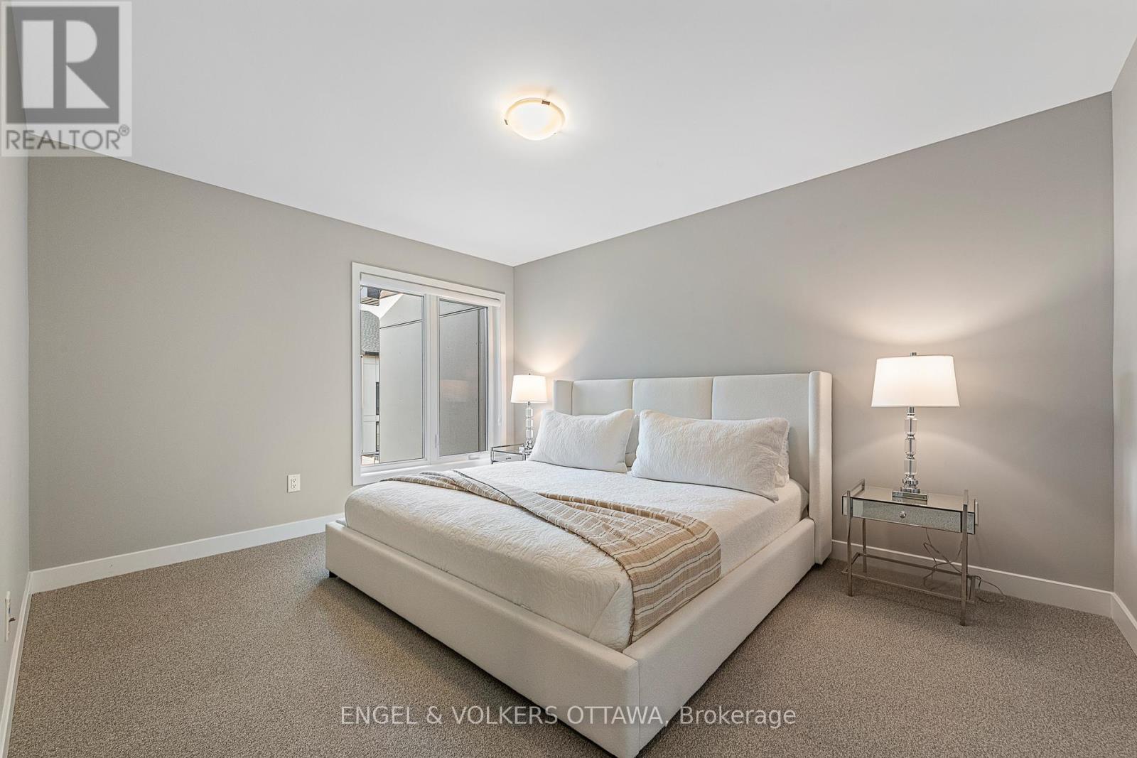 517 Cobra Crescent, Ottawa, ON - Indoor Photo Showing Bedroom