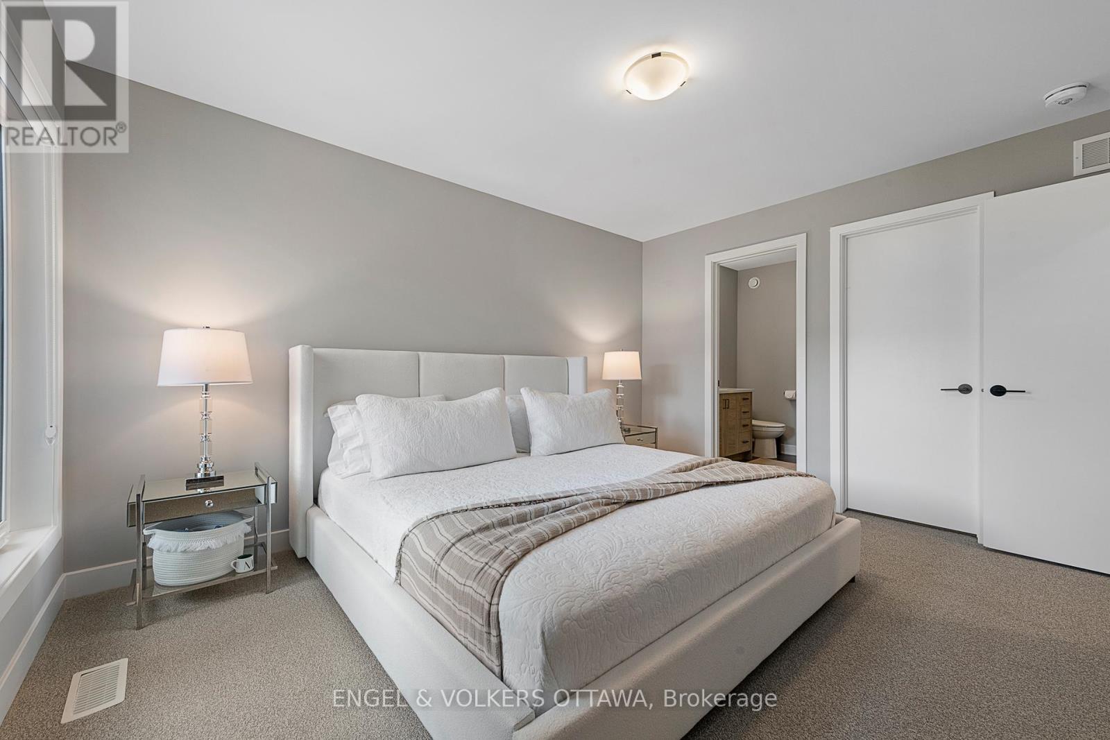 517 Cobra Crescent, Ottawa, ON - Indoor Photo Showing Bedroom