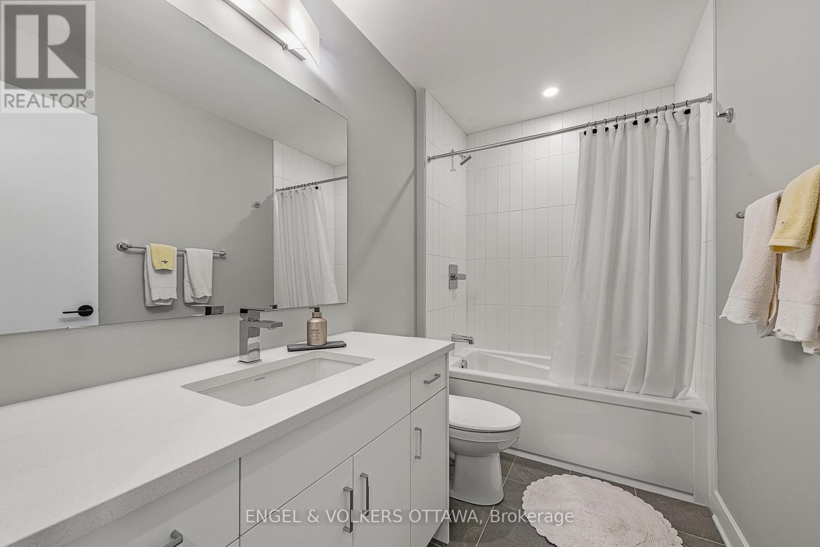 517 Cobra Crescent, Ottawa, ON - Indoor Photo Showing Bathroom