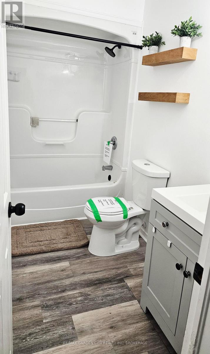 244 Autumn Crescent, Welland (West Welland), ON - Indoor Photo Showing Bathroom