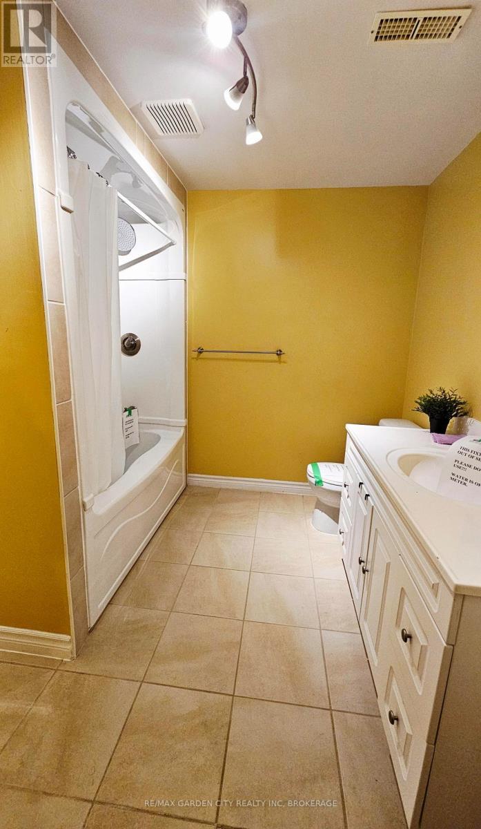 244 Autumn Crescent, Welland (West Welland), ON - Indoor Photo Showing Bathroom