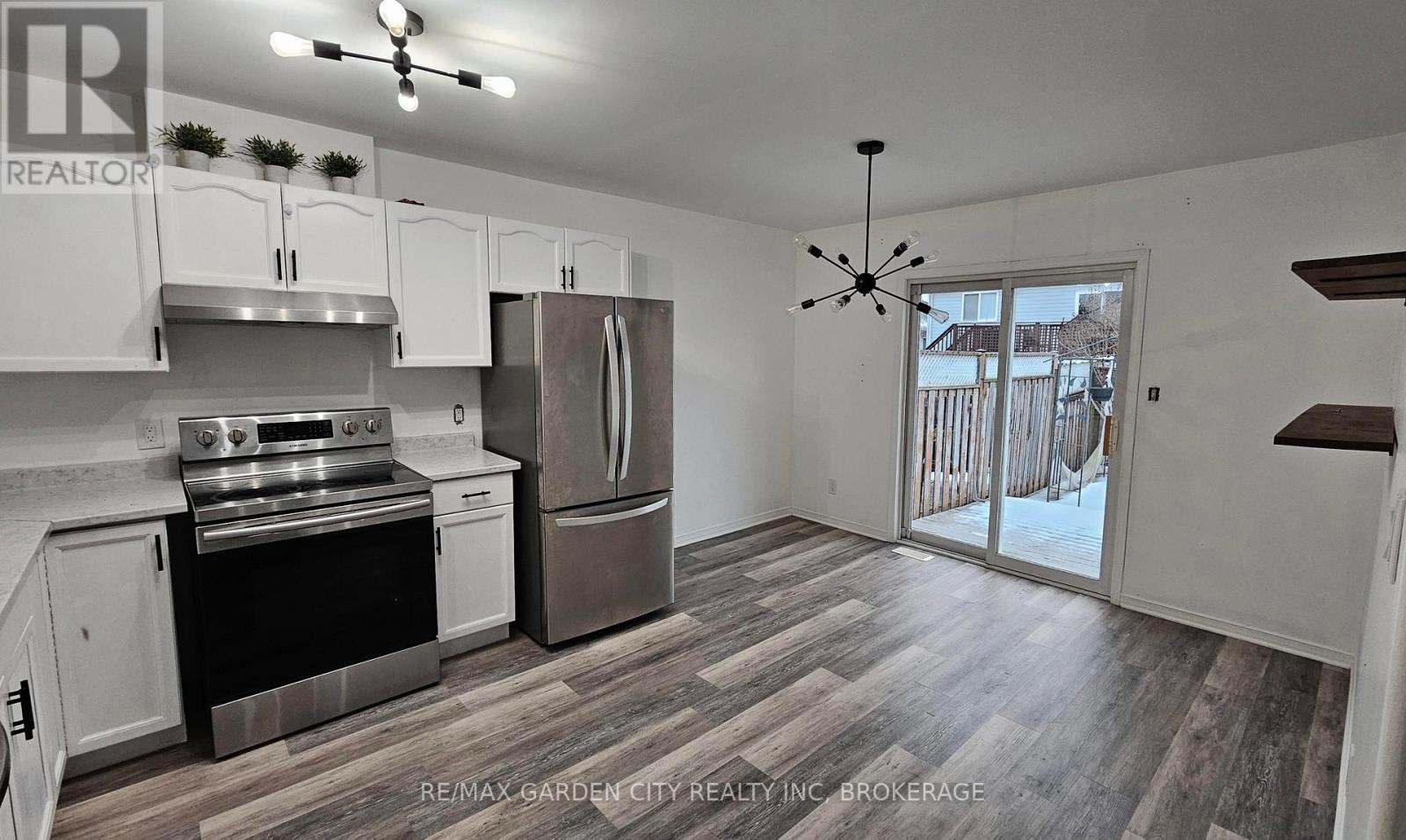244 Autumn Crescent, Welland (West Welland), ON - Indoor Photo Showing Kitchen