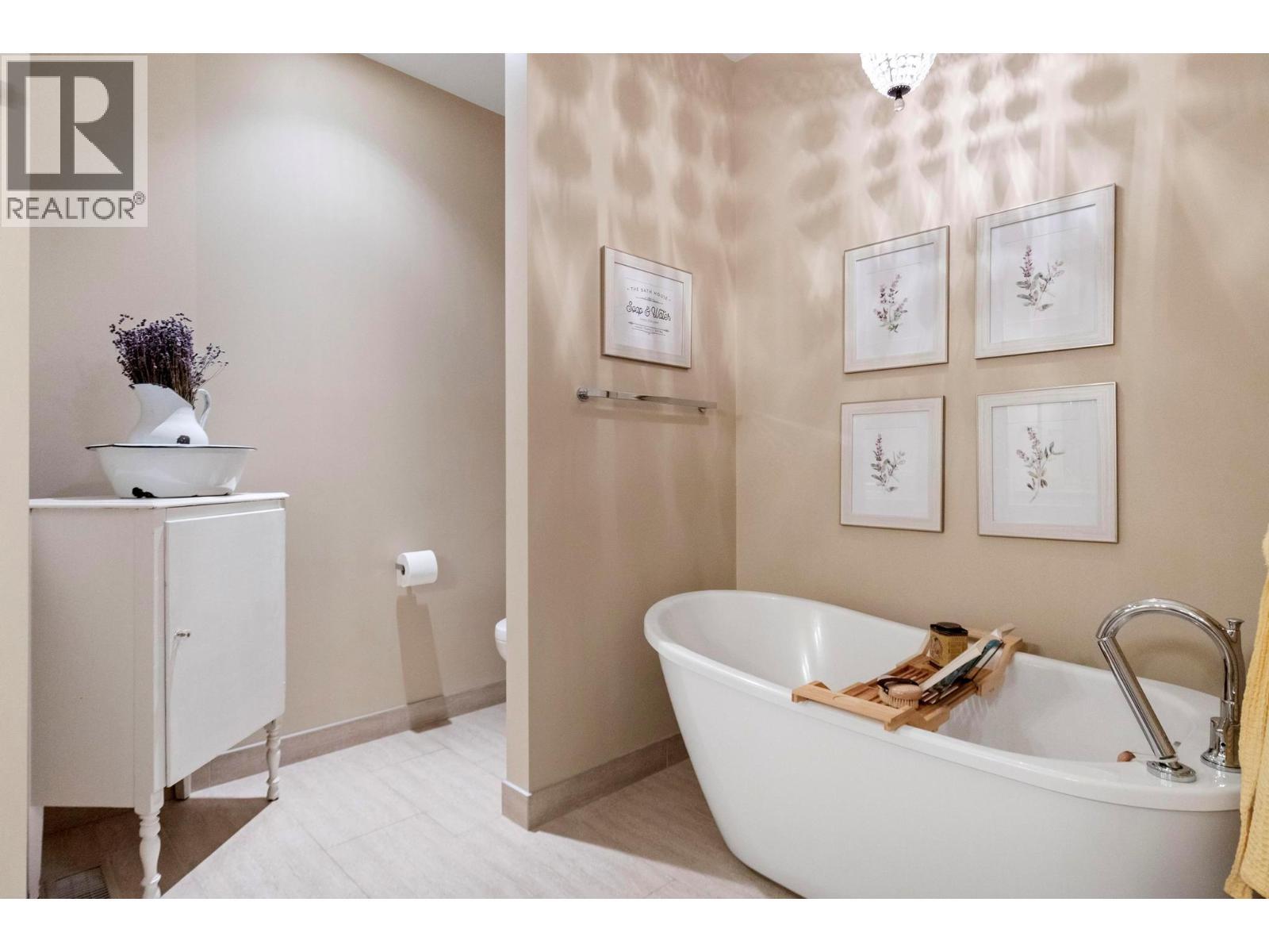 1768 Slateview Crescent, Lake Country, BC - Indoor Photo Showing Bathroom