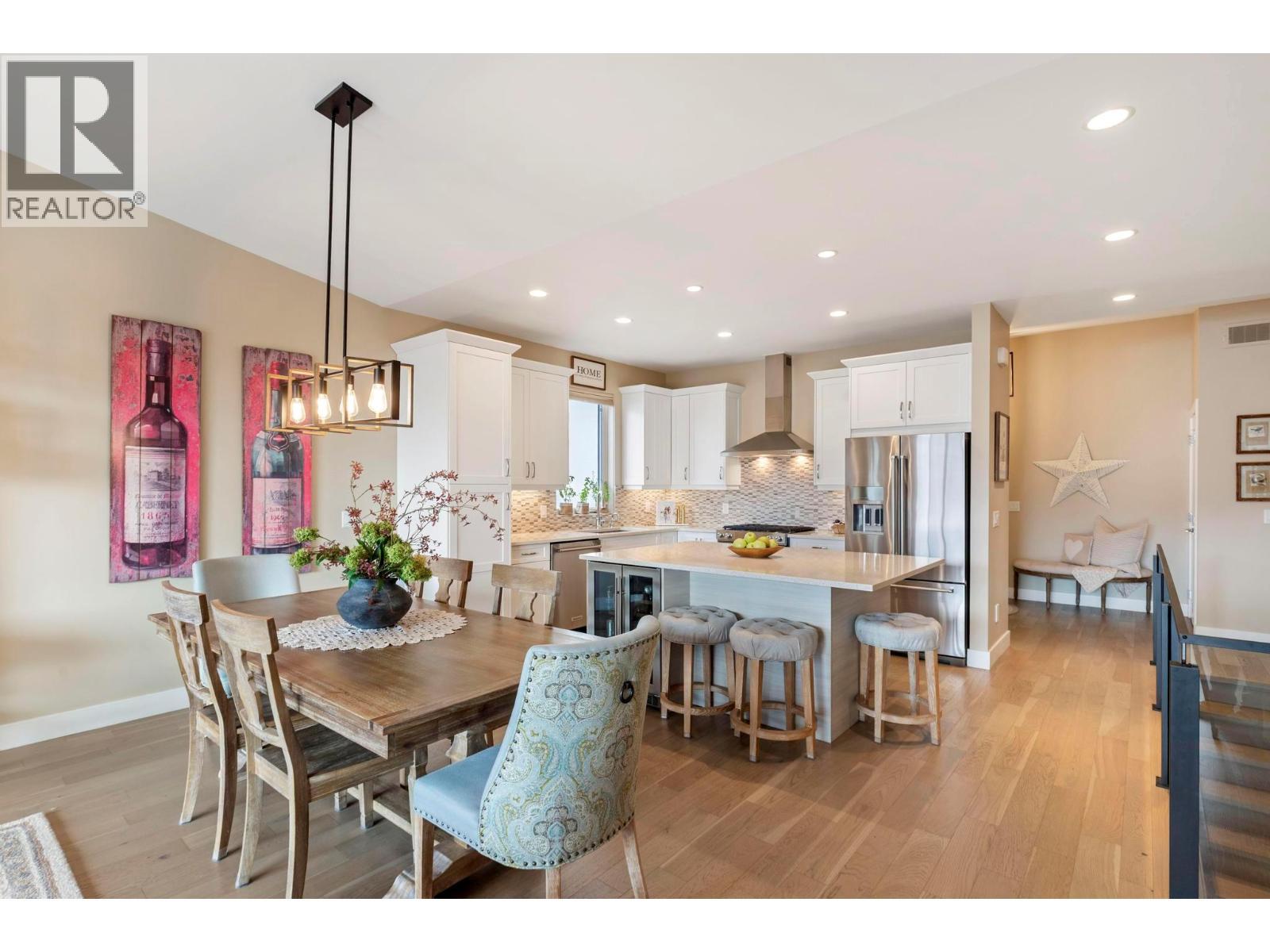 1768 Slateview Crescent, Lake Country, BC - Indoor Photo Showing Dining Room