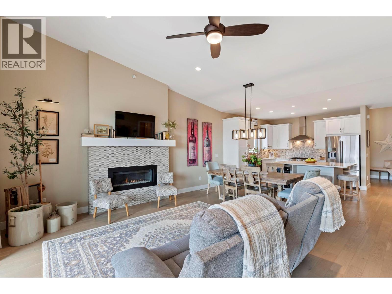 1768 Slateview Crescent, Lake Country, BC - Indoor Photo Showing Living Room With Fireplace