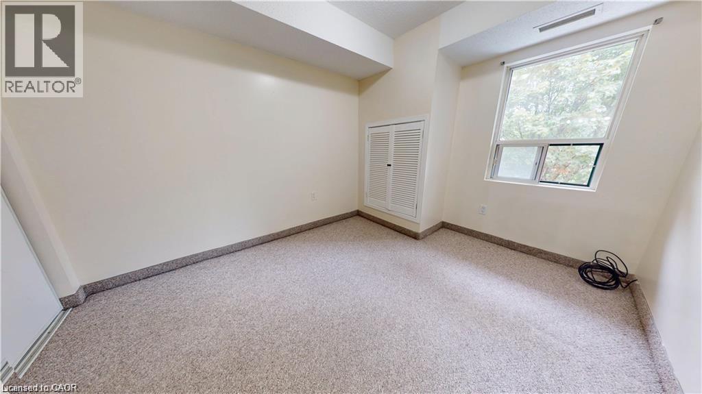 15 Hofstetter Avenue Unit# 403, Kitchener, ON - Indoor Photo Showing Other Room