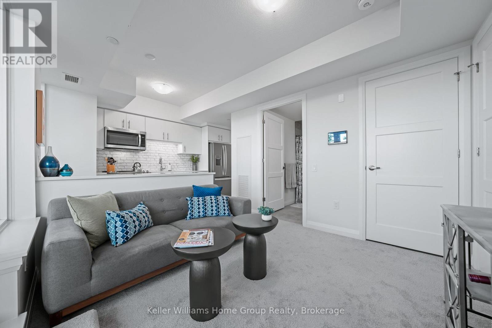 714 - 93 Arthur Street, Guelph (St. Patrick'S Ward), ON - Indoor Photo Showing Living Room