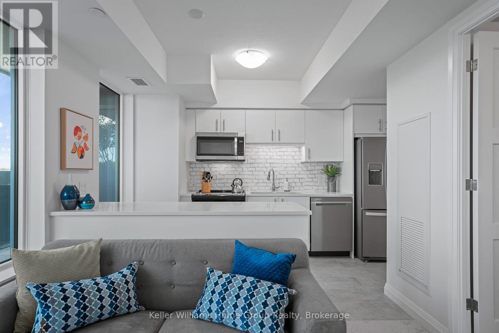 714 - 93 Arthur Street, Guelph (St. Patrick'S Ward), ON - Indoor Photo Showing Kitchen With Upgraded Kitchen