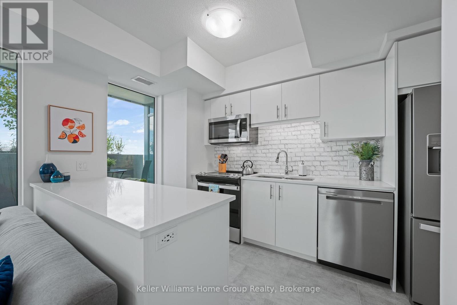 714 - 93 Arthur Street, Guelph (St. Patrick'S Ward), ON - Indoor Photo Showing Kitchen With Upgraded Kitchen