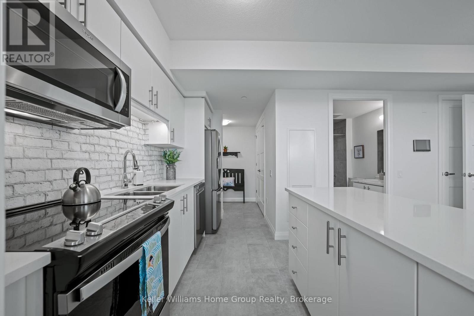714 - 93 Arthur Street, Guelph (St. Patrick'S Ward), ON - Indoor Photo Showing Kitchen With Double Sink With Upgraded Kitchen