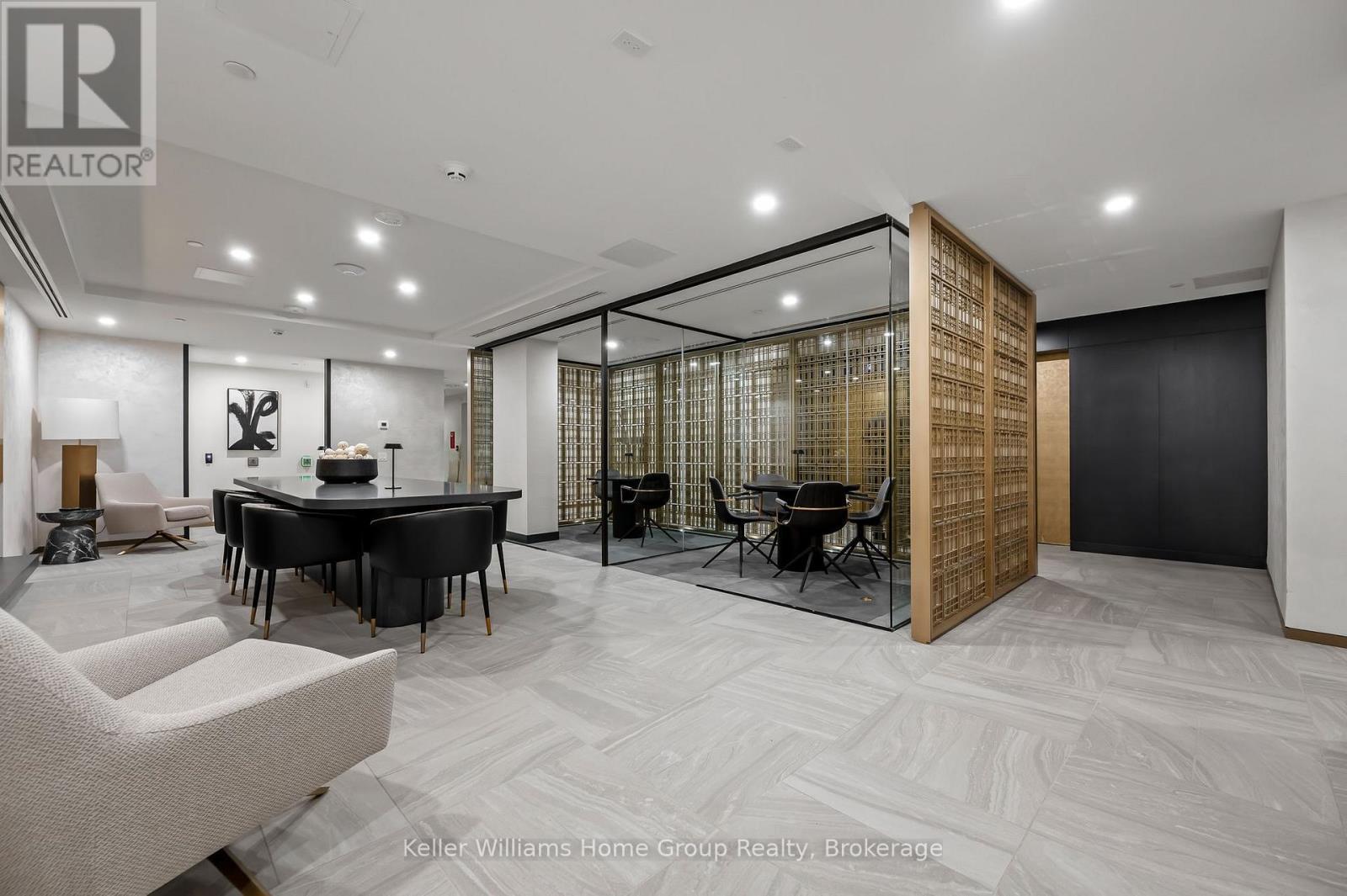 714 - 93 Arthur Street, Guelph (St. Patrick'S Ward), ON - Indoor Photo Showing Other Room