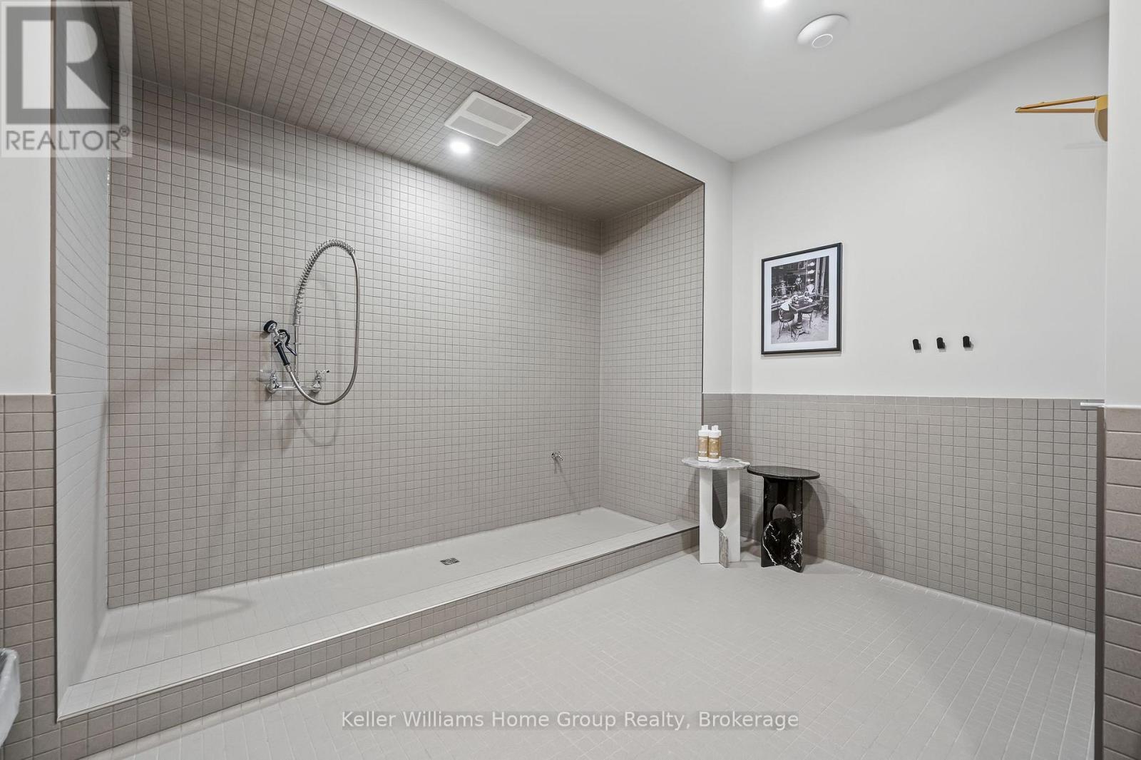 714 - 93 Arthur Street, Guelph (St. Patrick'S Ward), ON - Indoor Photo Showing Bathroom