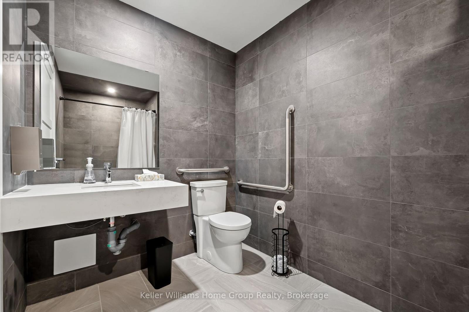 Guest suite bathroom - 714 - 93 Arthur Street, Guelph (St. Patrick'S Ward), ON - Indoor Photo Showing Bathroom