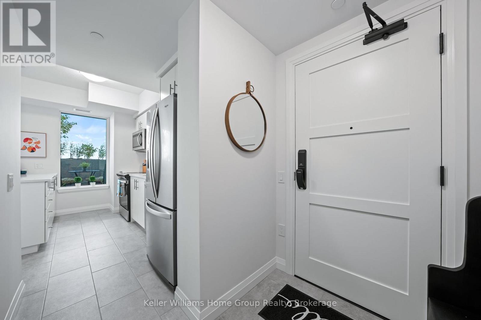 714 - 93 Arthur Street, Guelph (St. Patrick'S Ward), ON - Indoor Photo Showing Other Room