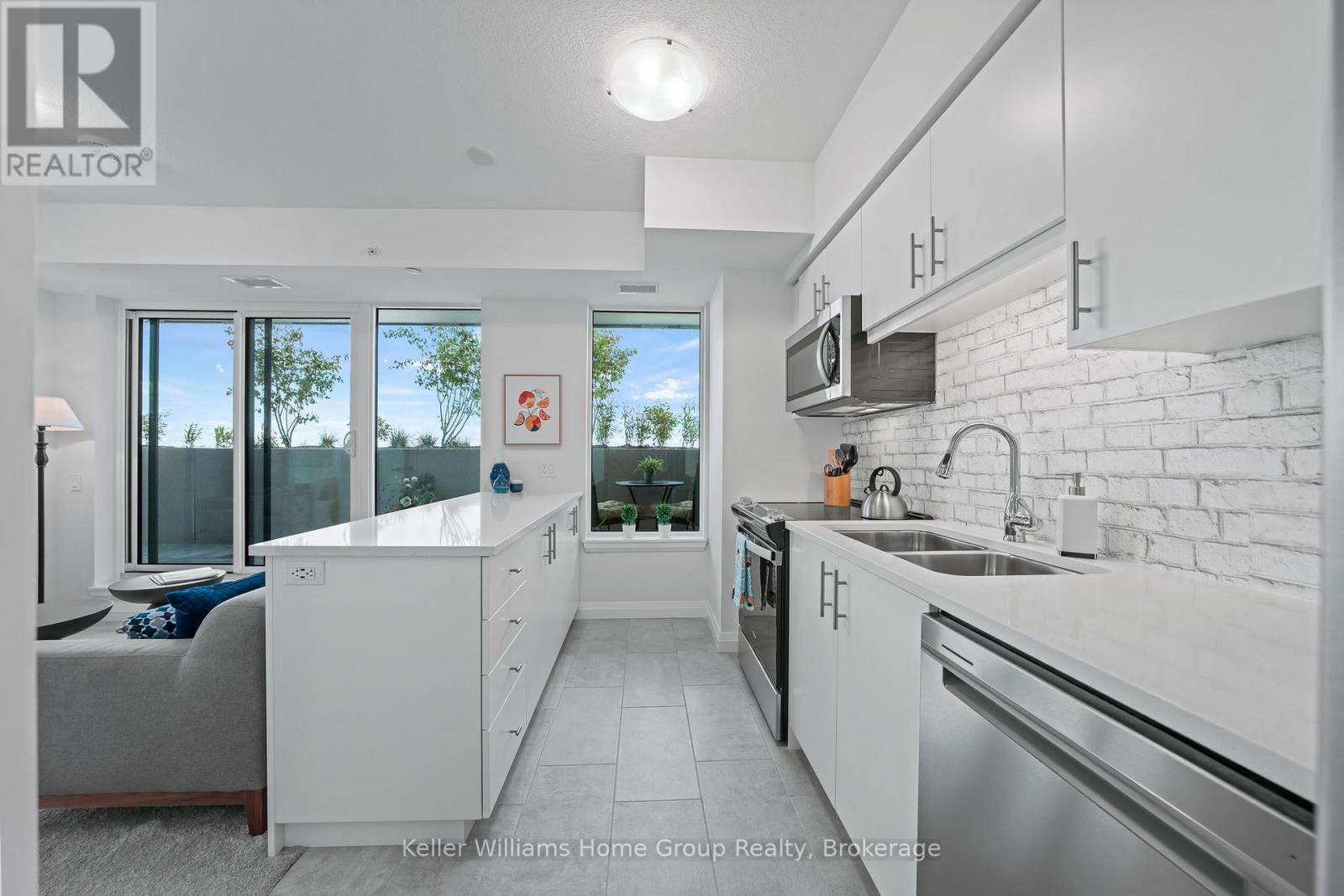 714 - 93 Arthur Street, Guelph (St. Patrick'S Ward), ON - Indoor Photo Showing Kitchen With Double Sink