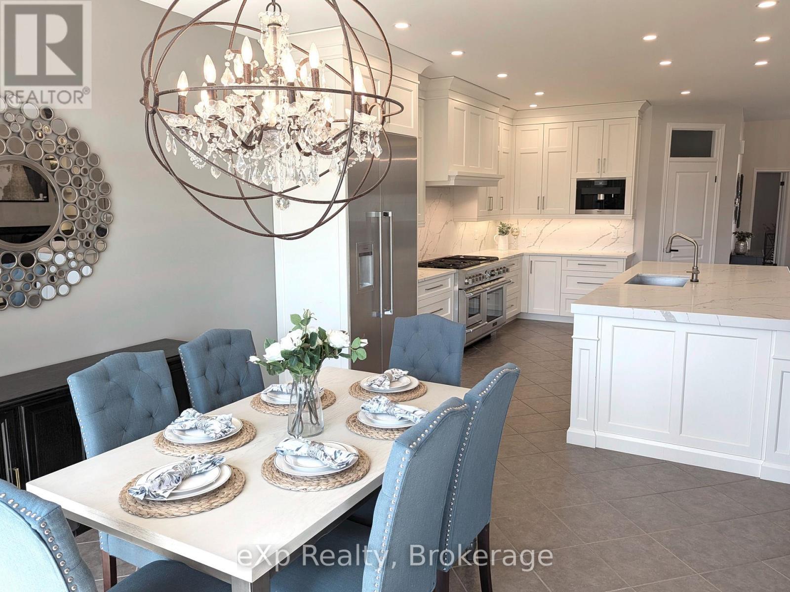 93 Vaughan Street, Guelph (Clairfields/Hanlon Business Park), ON - Indoor Photo Showing Dining Room