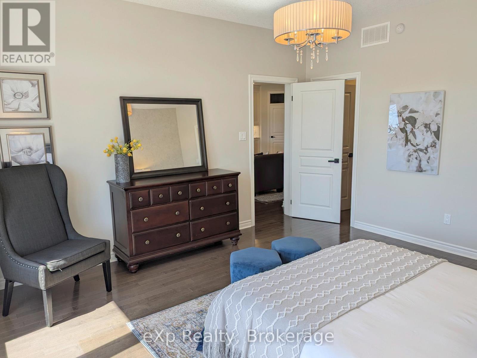 93 Vaughan Street, Guelph (Clairfields/Hanlon Business Park), ON - Indoor Photo Showing Bedroom