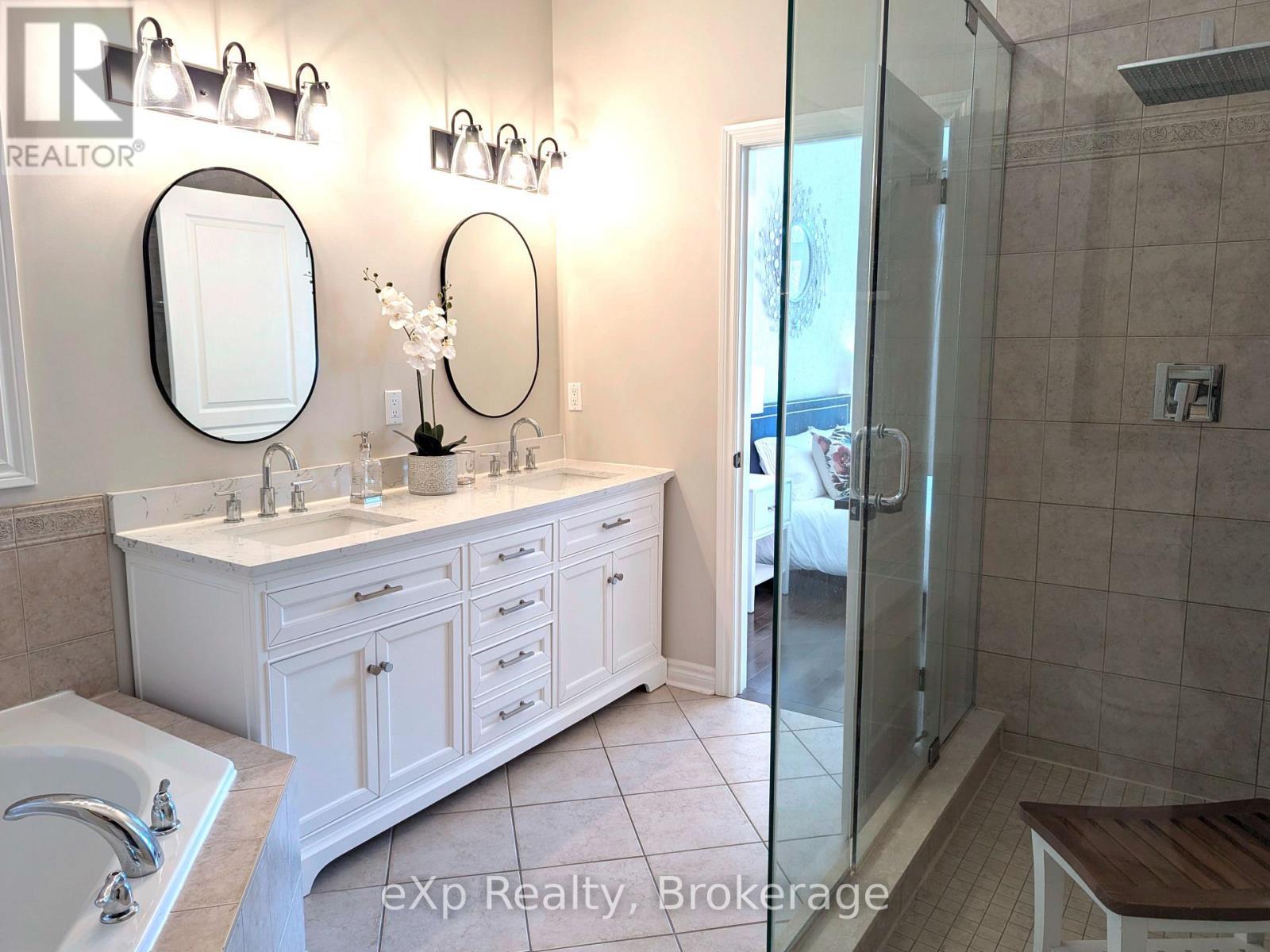 93 Vaughan Street, Guelph (Clairfields/Hanlon Business Park), ON - Indoor Photo Showing Bathroom
