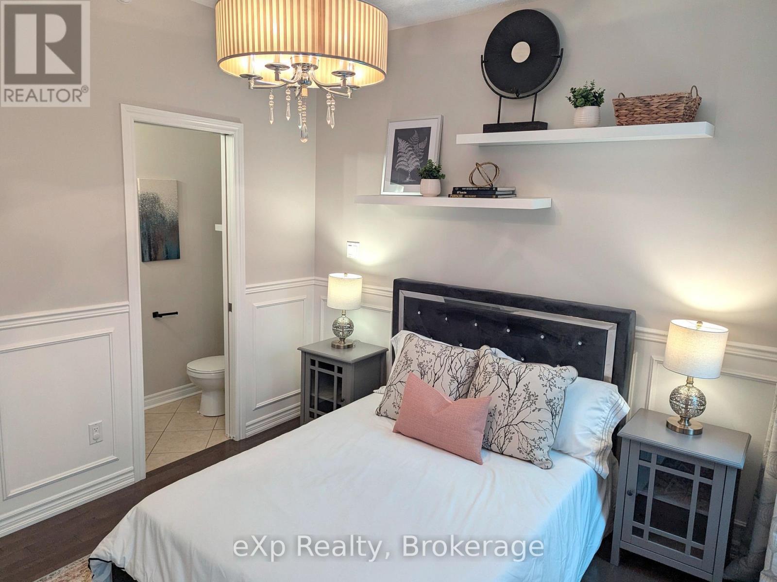 93 Vaughan Street, Guelph (Clairfields/Hanlon Business Park), ON - Indoor Photo Showing Bedroom