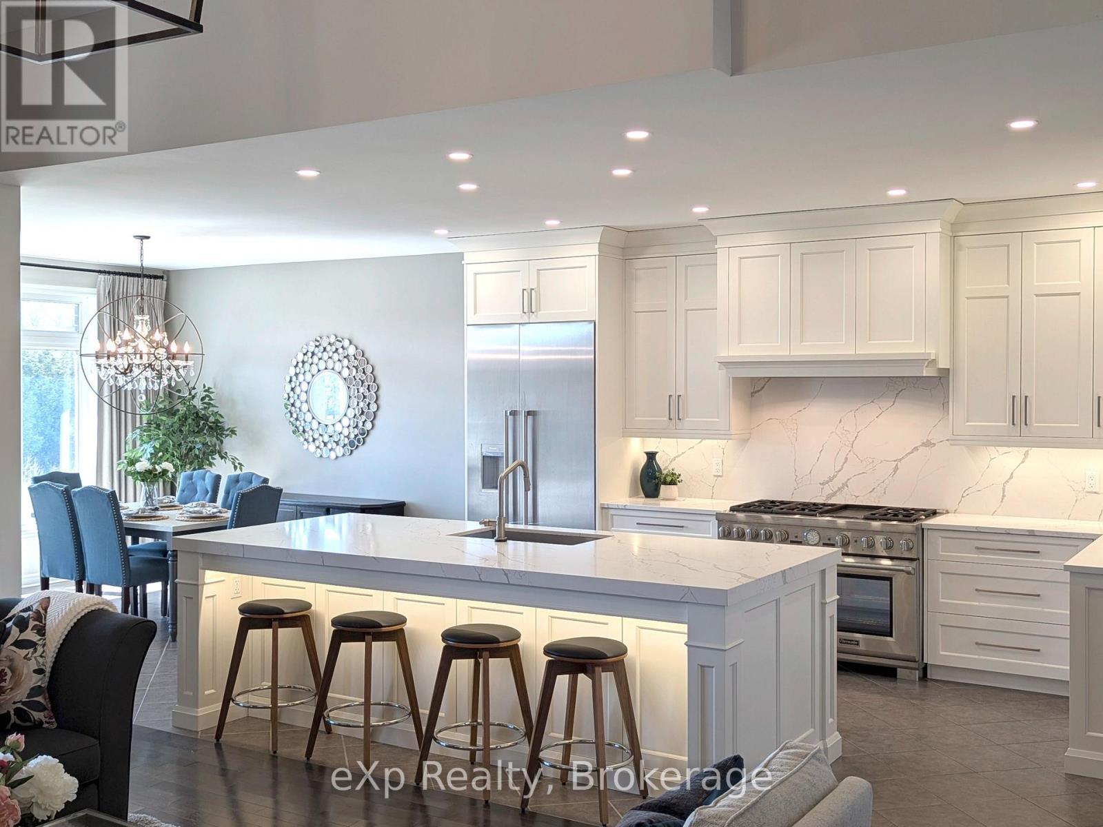 93 Vaughan Street, Guelph (Clairfields/Hanlon Business Park), ON - Indoor Photo Showing Kitchen With Upgraded Kitchen