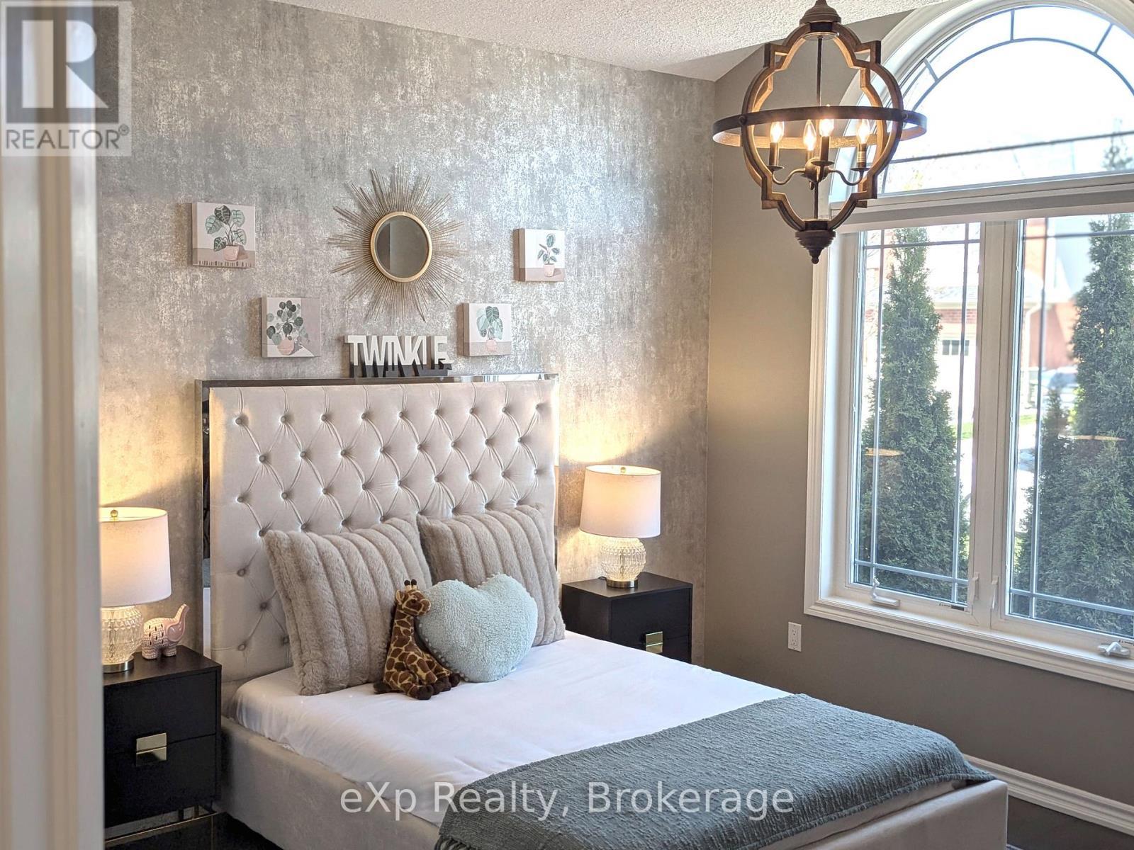 93 Vaughan Street, Guelph (Clairfields/Hanlon Business Park), ON - Indoor Photo Showing Bedroom