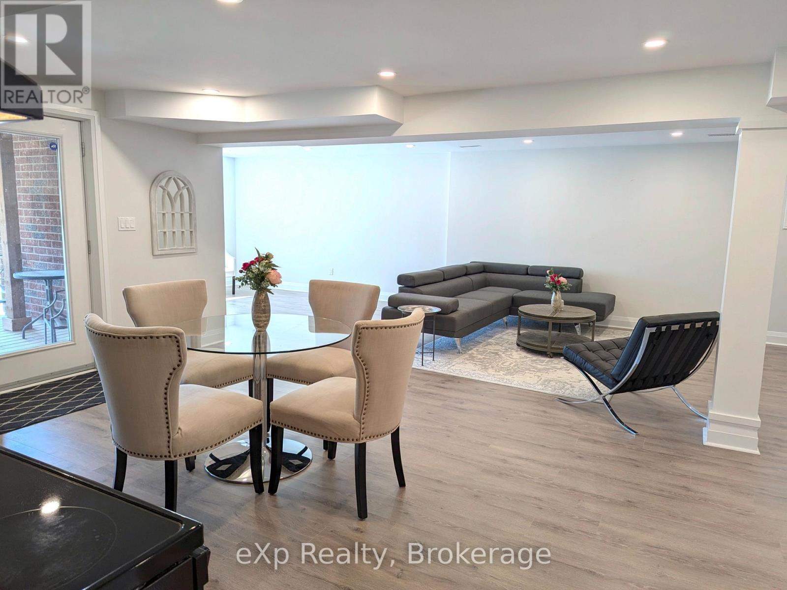 93 Vaughan Street, Guelph (Clairfields/Hanlon Business Park), ON - Indoor Photo Showing Dining Room