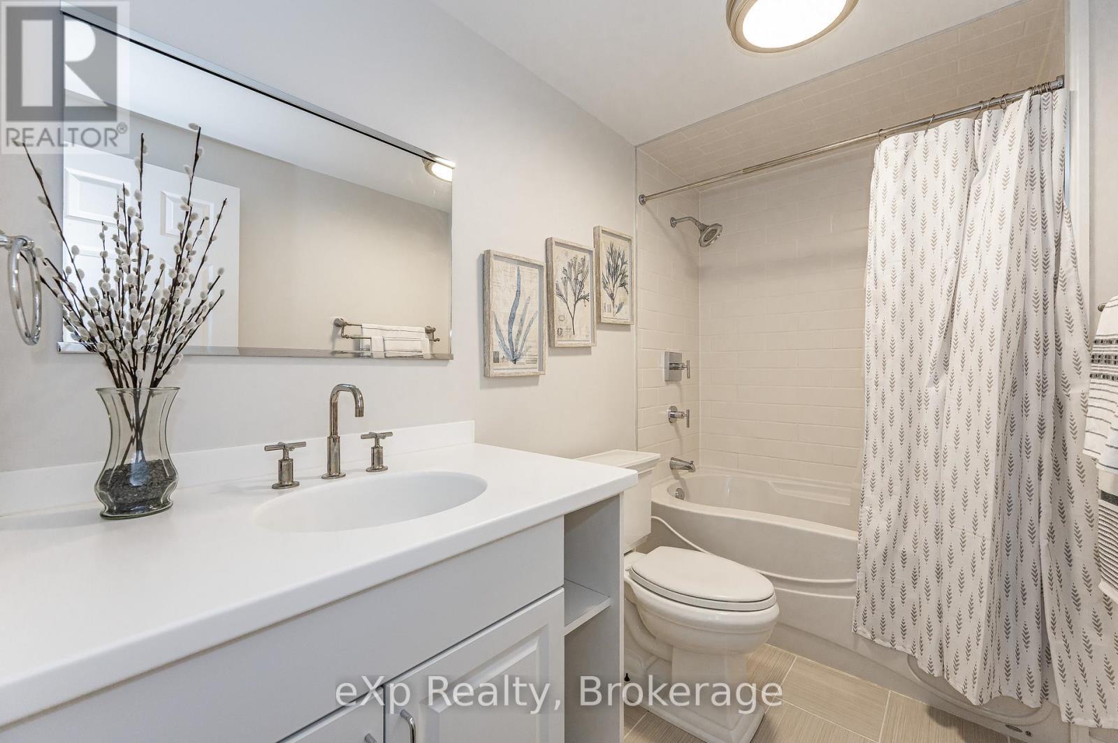 93 Vaughan Street, Guelph (Clairfields/Hanlon Business Park), ON - Indoor Photo Showing Bathroom