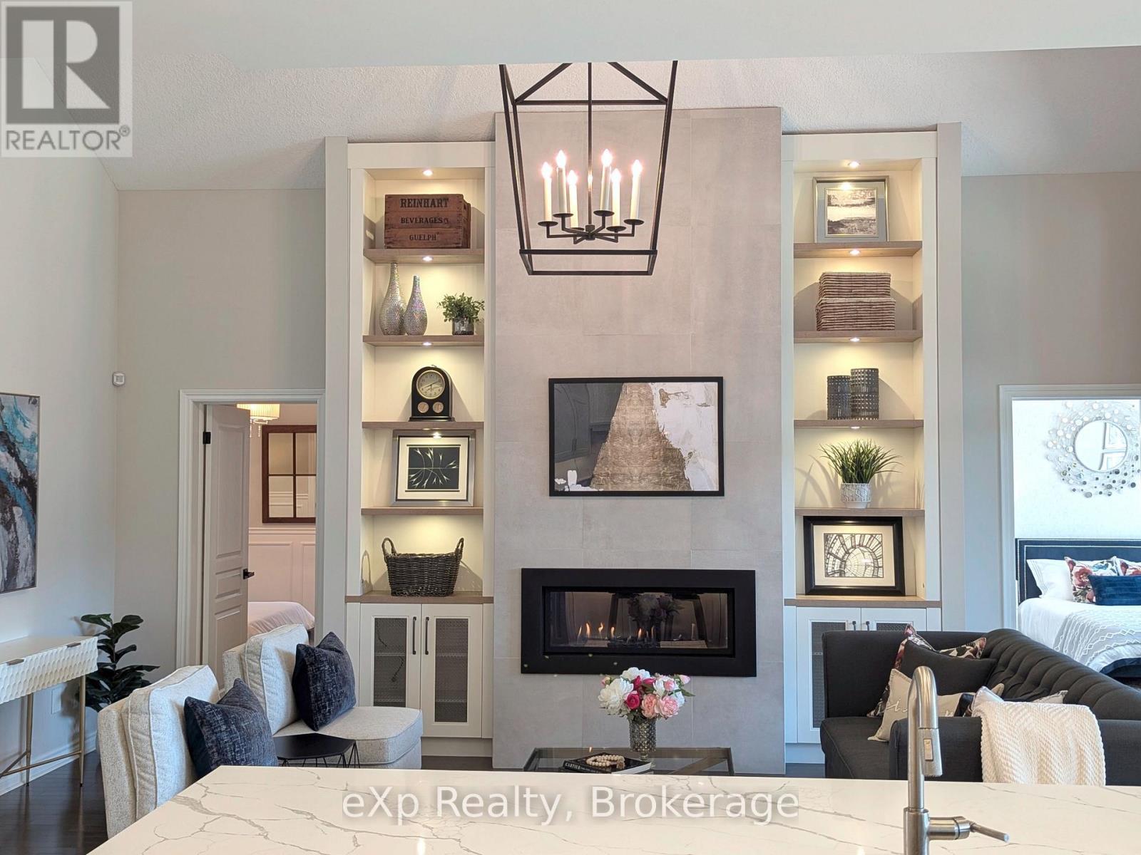 93 Vaughan Street, Guelph (Clairfields/Hanlon Business Park), ON - Indoor With Fireplace