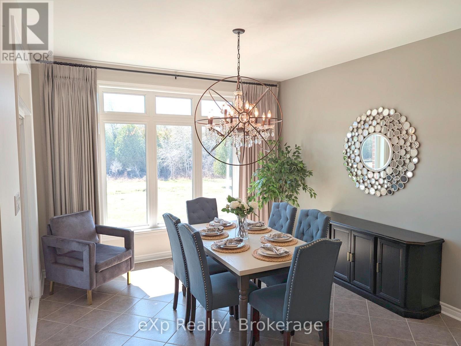 93 Vaughan Street, Guelph (Clairfields/Hanlon Business Park), ON - Indoor Photo Showing Dining Room