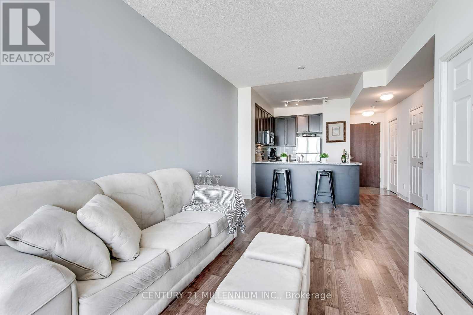 1602 - 339 Rathburn Road W, Mississauga, ON - Indoor Photo Showing Living Room