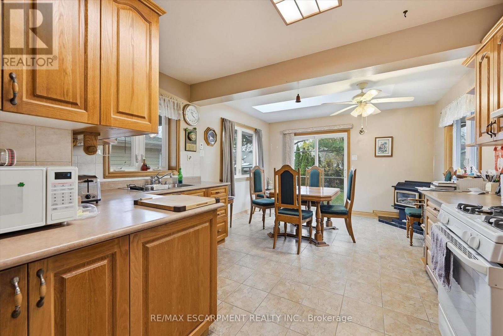 237 Mohawk Road, Oakville, ON - Indoor Photo Showing Kitchen