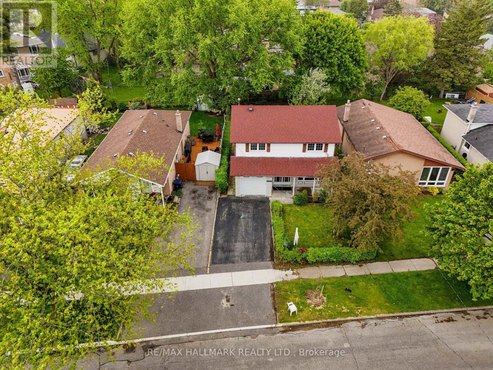 35 Rowallan Drive, Toronto, ON - Outdoor