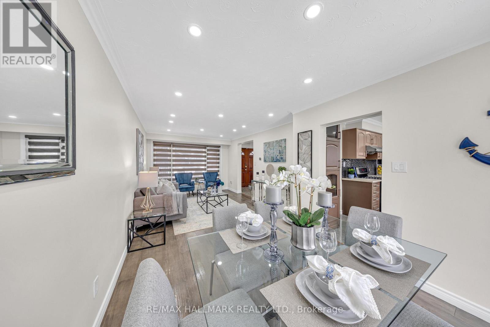 35 Rowallan Drive, Toronto, ON - Indoor Photo Showing Dining Room