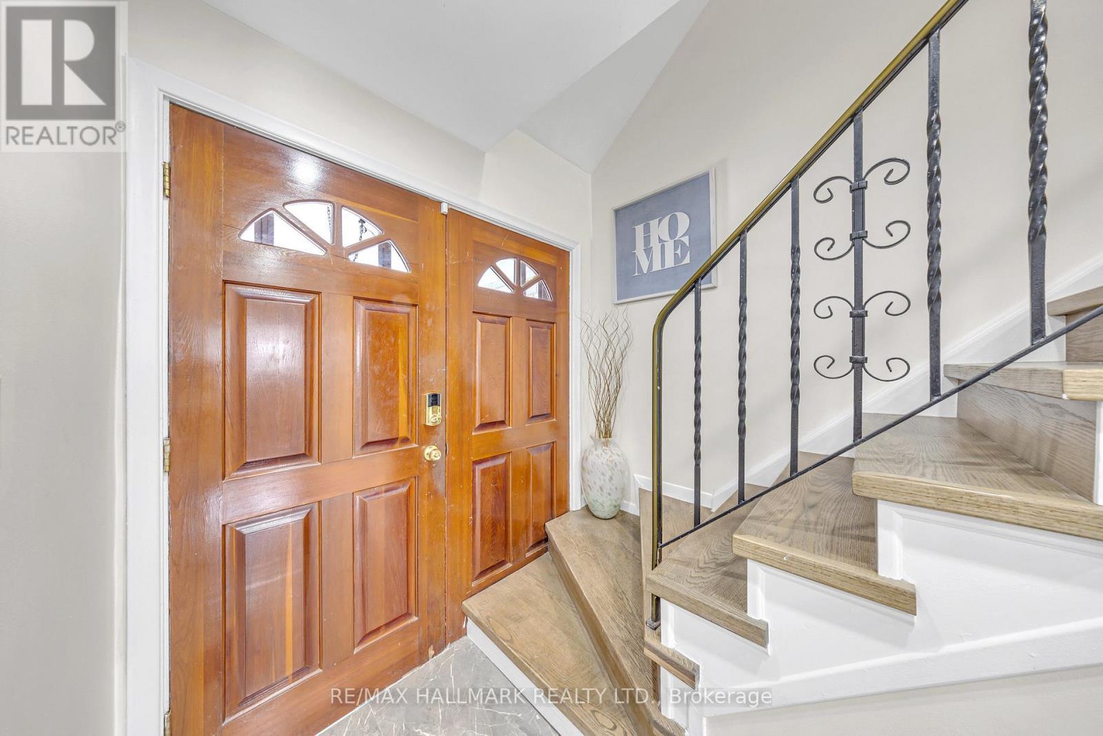 35 Rowallan Drive, Toronto, ON - Indoor Photo Showing Other Room