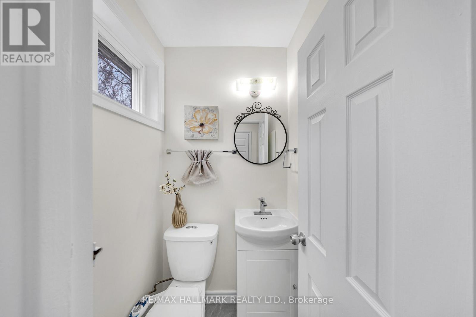 35 Rowallan Drive, Toronto, ON - Indoor Photo Showing Bathroom