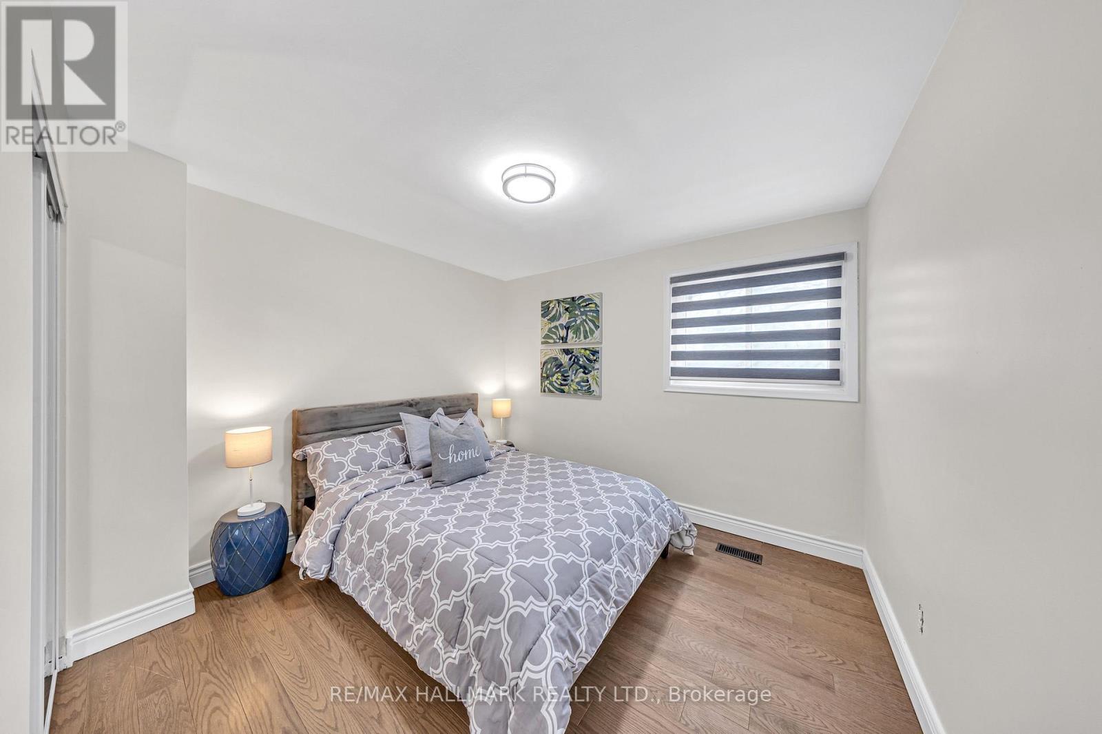 35 Rowallan Drive, Toronto, ON - Indoor Photo Showing Bedroom