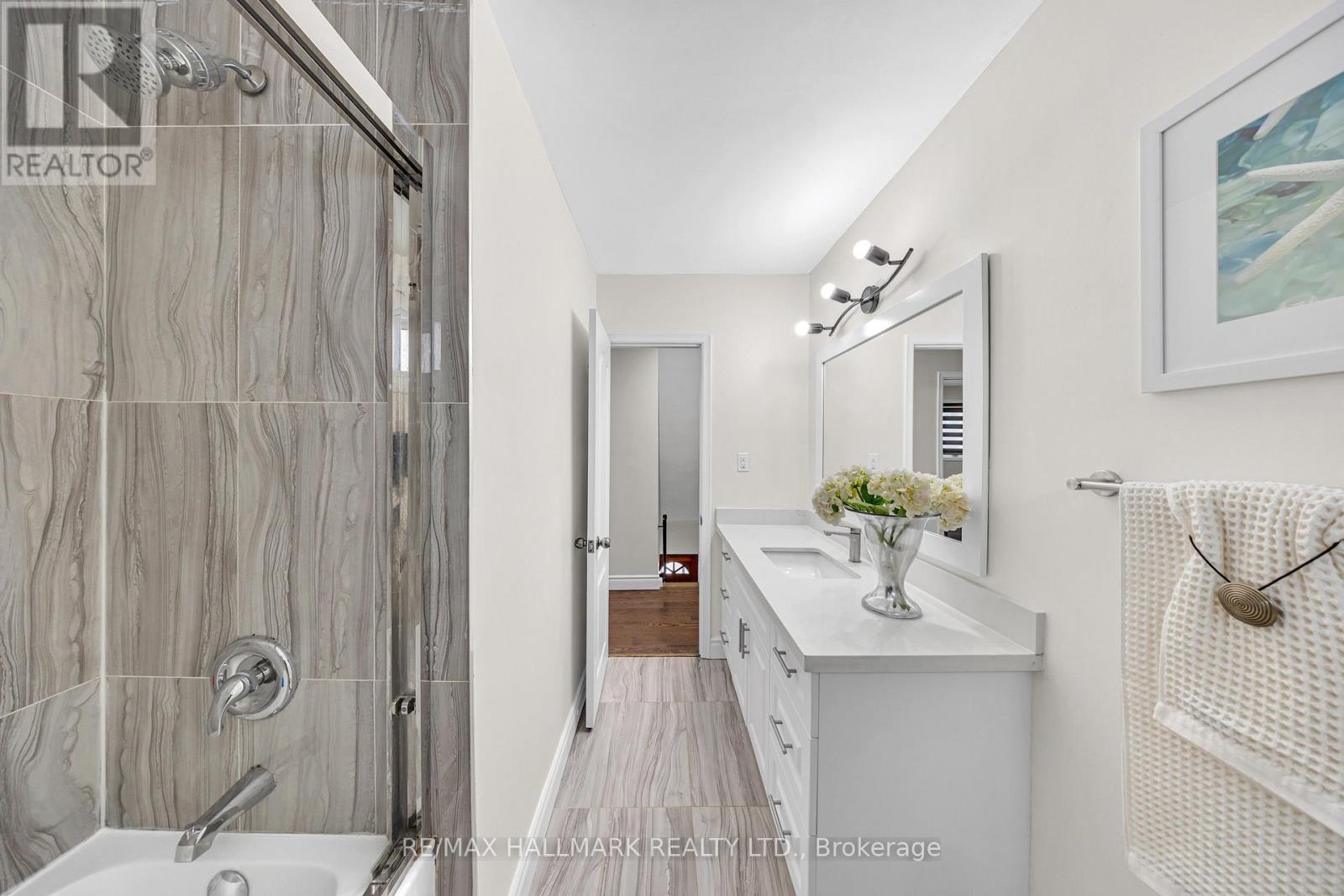 35 Rowallan Drive, Toronto, ON - Indoor Photo Showing Bathroom