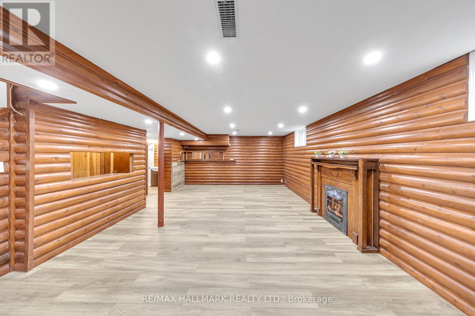 35 Rowallan Drive, Toronto, ON - Indoor Photo Showing Other Room